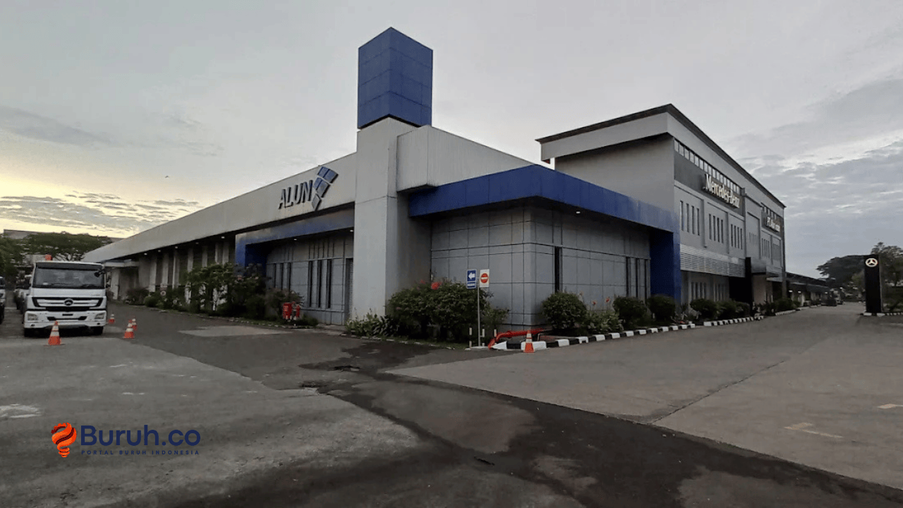 Staff Gudang PT ALun Indah