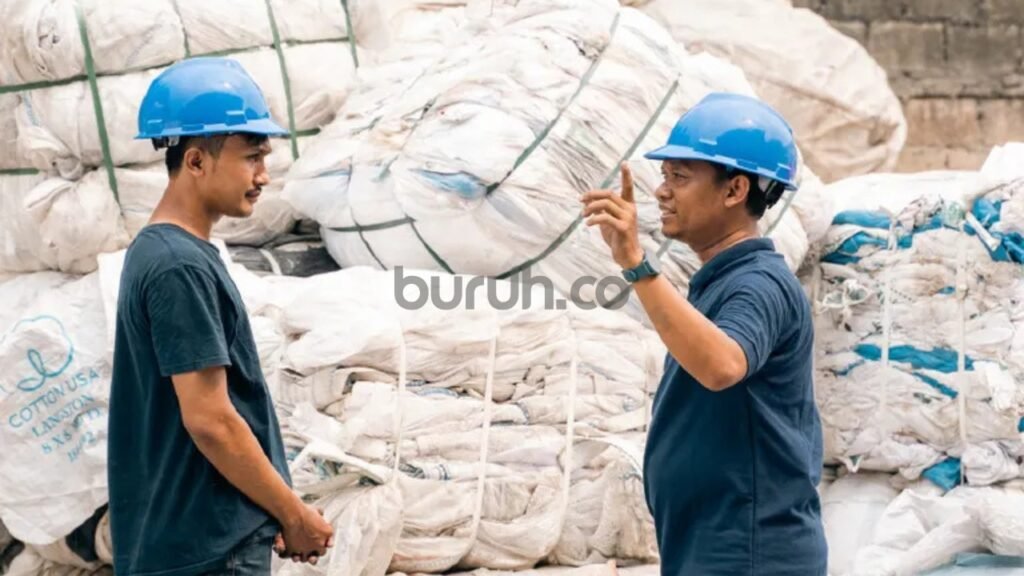 Driver Truck PT Bumi Baru Plastik